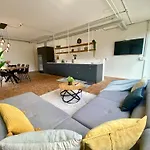 120m2 Modern 3-bedroom Loft In شقة *